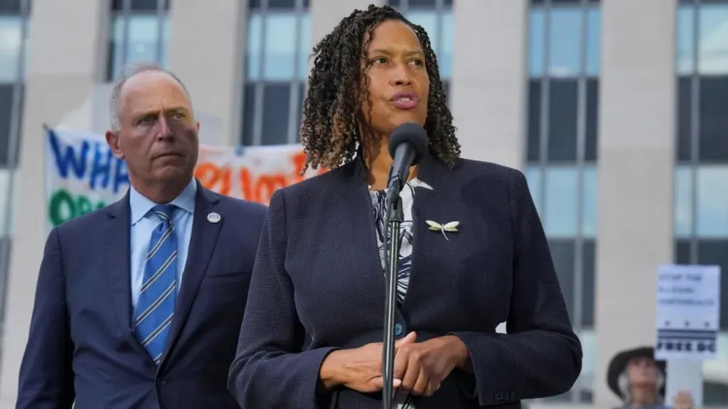 DC Police Chief Secures Position Amidst Trump Administration Agreement 1 DC Police Chief Secures Position Amidst Trump Administration Agreement