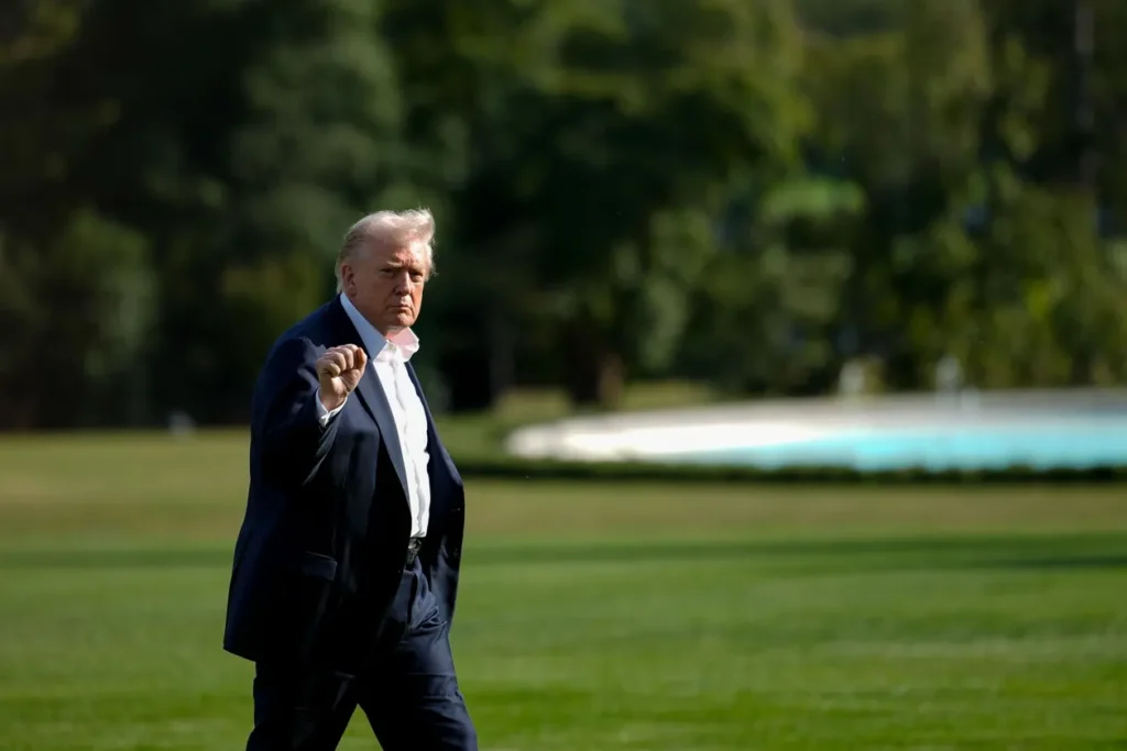 Trump to Meet Republican and Democratic Leaders as U.S Government Shutdown Looms 19 Trump to Meet Republican and Democratic Leaders as U.S Government Shutdown Looms