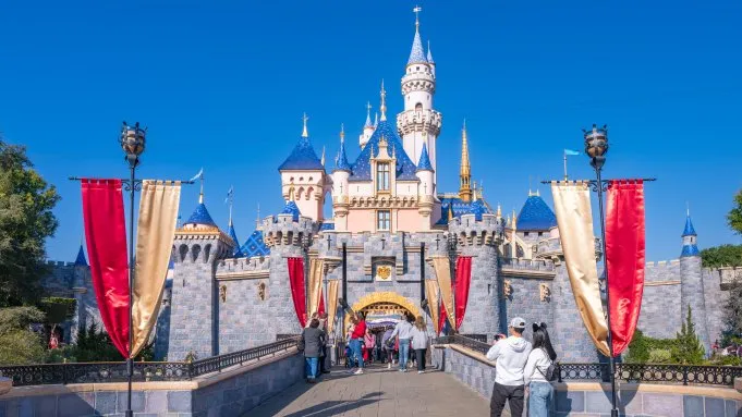 Disneyland Resort Confirms Layoff of 100 Cast Members Amid Operational Restructuring 1 Disneyland Resort Confirms Layoff of 100 Cast Members Amid Operational Restructuring