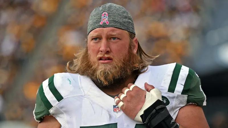 Former New York Jets Star Nick Mangold Dies at 41 from Kidney Disease Complication 1 Former New York Jets star Nick Mangold has died at age 41 due to complications of kidney disease