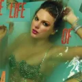 Taylor Swifts The Life of a Showgirl Earns Platinum Certification in the UK