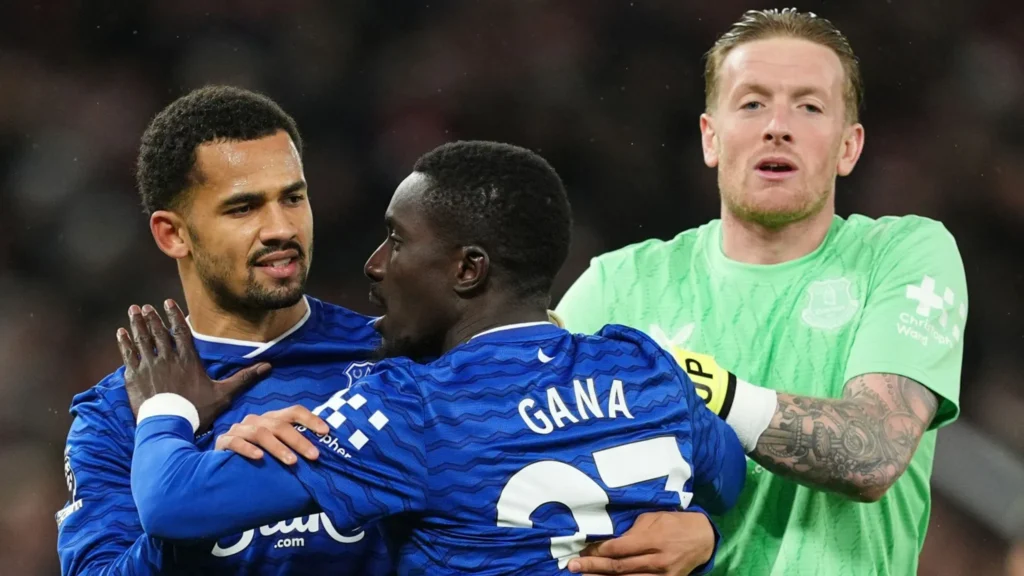 Everton Midfielder Idrissa Gueye Receives Red Card for Violent Conduct After Slapping Teammate Michael Keane in Bizarre Premier League Clash at Old Trafford 1 Gana