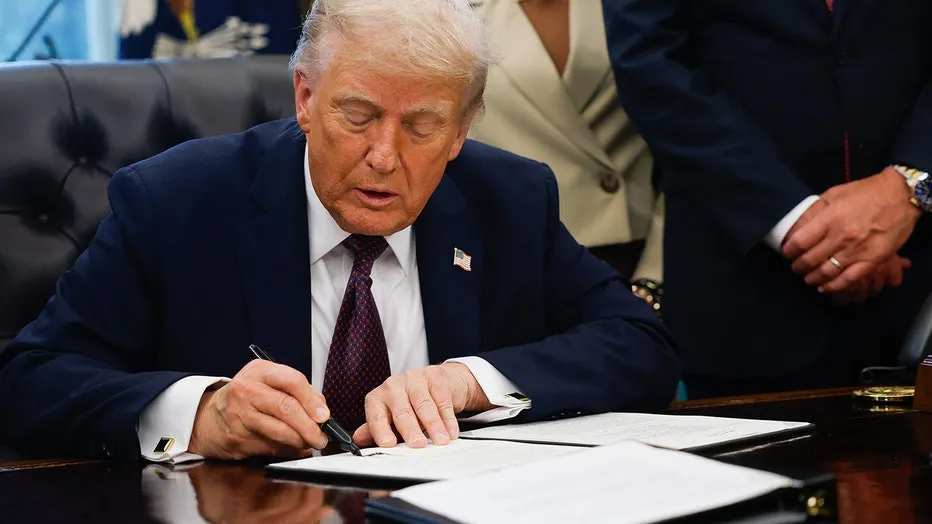 President Trump Signs Legislation to End Historic 43-Day Government Shutdown 20 President Trump Signs Legislation to End Historic 43-Day Government Shutdown