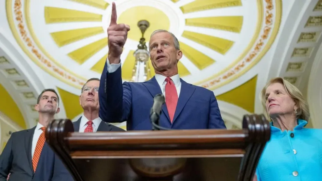U.S. Senate Approves Bipartisan Deal to End Government Shutdown 3 U.S. Senate Approves Bipartisan Deal to End Government Shutdown