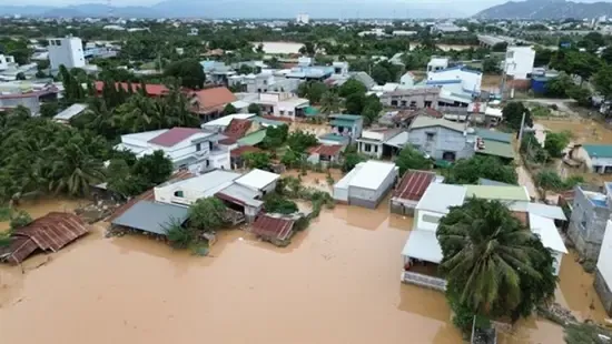 Deadly Floods and Landslides Claim 90 Lives, Leave 12 Missing in Central Vietnam 1 Vietnam floods leave at least 90 dead and 12 missing
