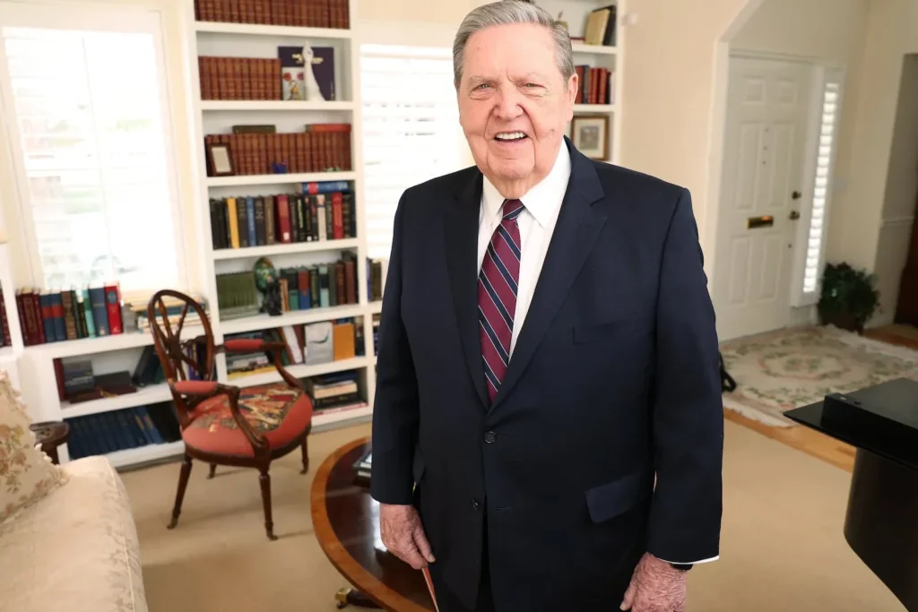 Jeffrey R. Holland President of the Quorum of the Twelve Apostles Dies at 85 1 Jeffrey R. Holland President of the Quorum of the Twelve Apostles Dies at 85