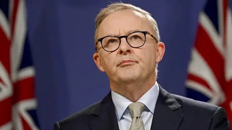 PM Albanese Vows Toughest Gun Laws After Bondi Attackers Revealed as Father and Son