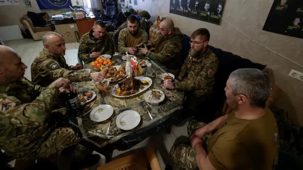 Zelensky Travels to Florida for High-Stakes Peace Talks with Trump to End Ukraine War 1 Zelensky plans to meet Trump on Sunday for talks on ending Russian war1