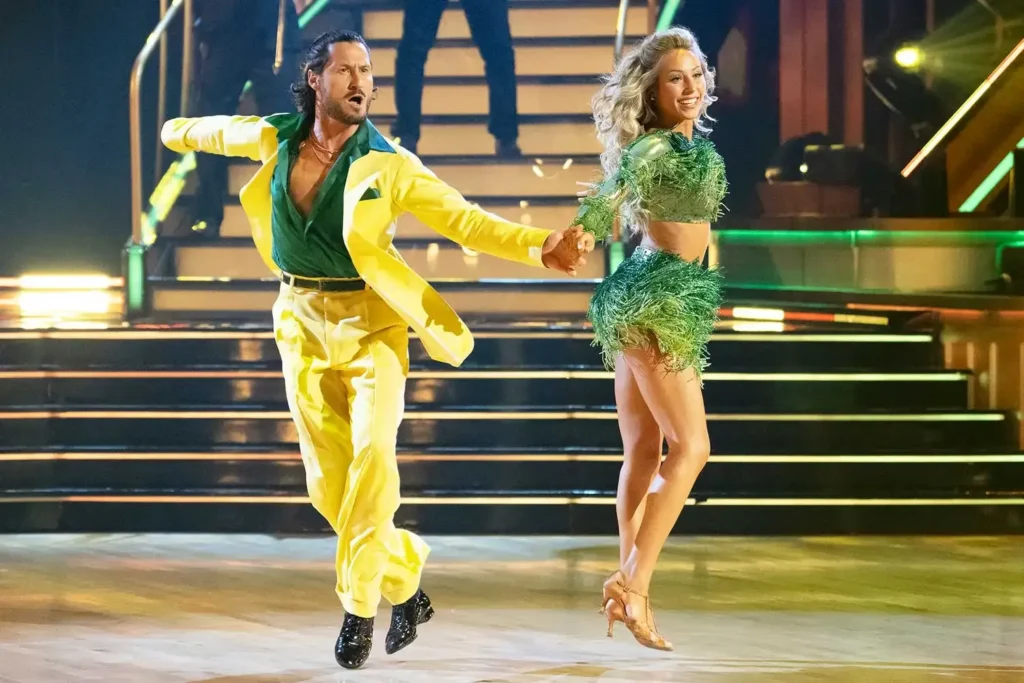 Influencer Alix Earle and NFL Player Braxton Berrios Break Up After Two Years 2 alix earle VAL CHMERKOVSKIY danc