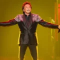 Barry Manilow Diagnosed With Early Stage Lung Cancer Postpones January 2026 Concerts for Surgery