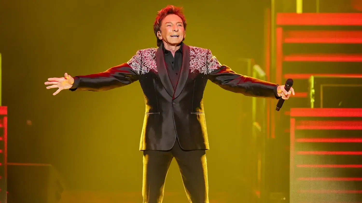 Barry Manilow Diagnosed With Early Stage Lung Cancer Postpones January 2026 Concerts for Surgery 2 barry manilow 1 122225 611e7c303 edited