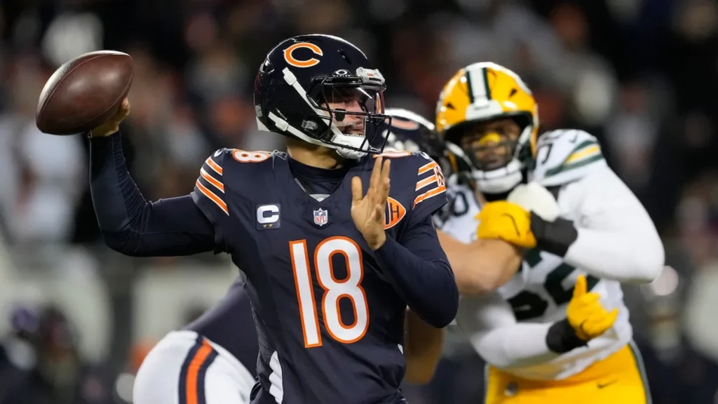 Jordan Love Suffers Concussion as Green Bay Packers Fall to Chicago Bears in Dramatic Overtime Thriller 1 bears pack