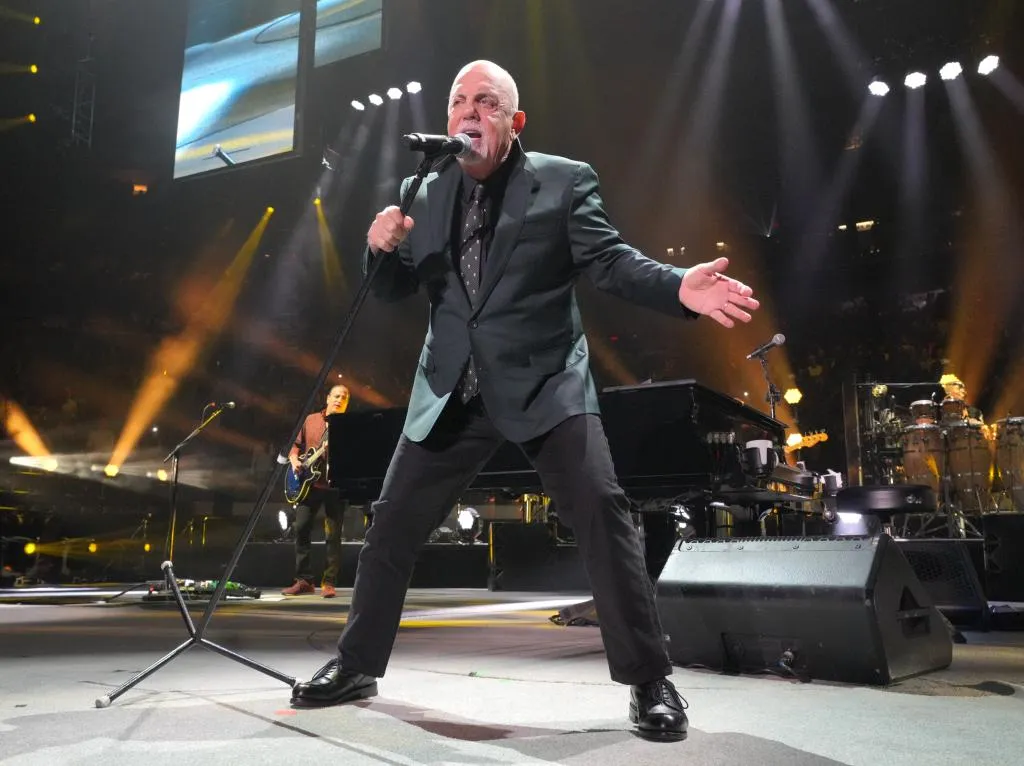 Billy Joel Returns to Stage for First Surprise Performance Since Brain Disorder Diagnosis 2 Billy Joel Returns to Stage for First Surprise Performance Since Brain Disorder Diagnosis