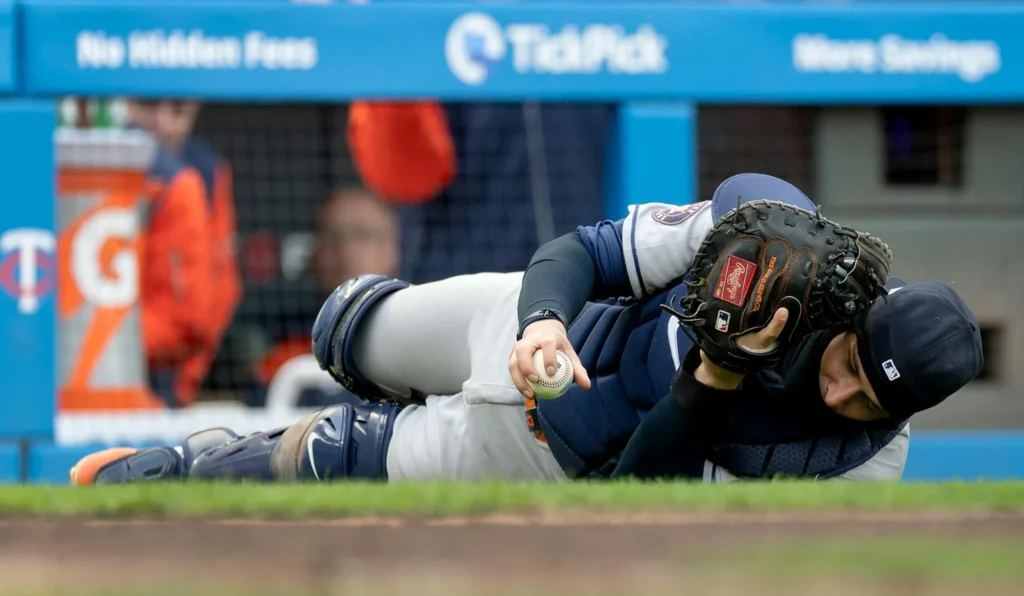 Minnesota Twins Agree to Two-Year Deal With Catcher Victor Caratini 1 Minnesota Twins Agree to Two-Year Deal With Catcher Victor Caratini