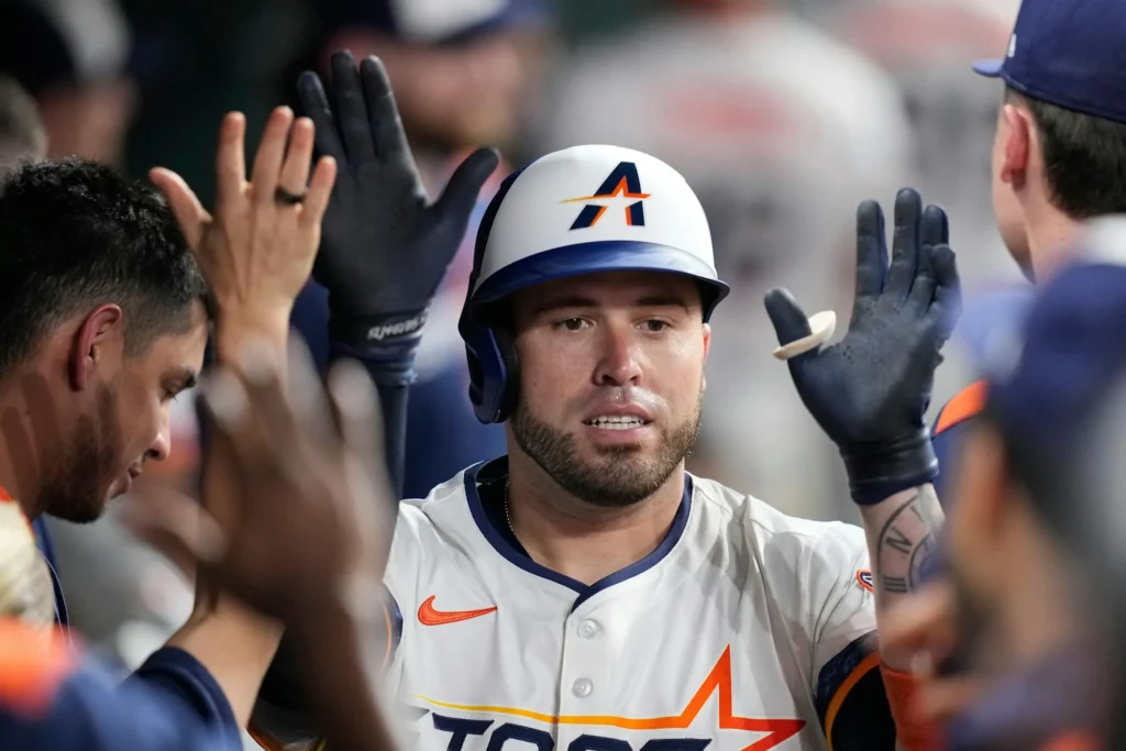 Minnesota Twins Agree to Two-Year Deal With Catcher Victor Caratini