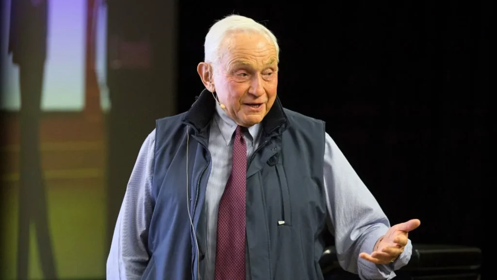 Les Wexner to Face Congress After FBI Memo Labels Him "Co-Conspirator" 7 Les Wexner to Face Congress After FBI Memo Labels Him "Co-Conspirator"