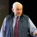 Les Wexner to Face Congress After FBI Memo Labels Him "Co-Conspirator"