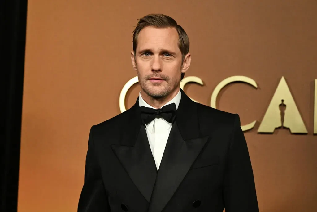 Alexander Skarsgård Hosts SNL's Historic 1,000th Episode 2 Alexander Skarsgård Hosts SNL's Historic 1,000th Episode