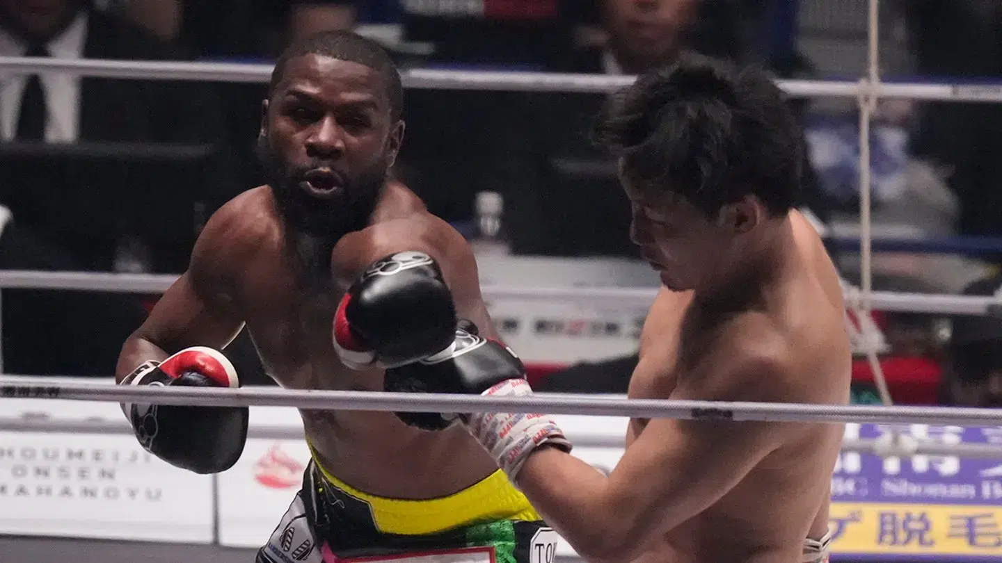 Floyd Mayweather Announces Professional Boxing Comeback 2 Undefeated boxing legend Floyd Mayweather coming out of retirement after nine years 1