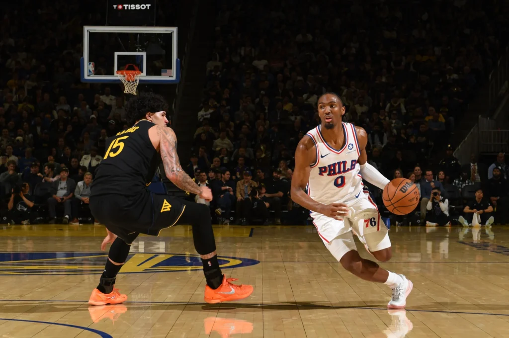 Rookie VJ Edgecombe Leads 76ers to Blowout Over Sidelined Curry and Warriors
