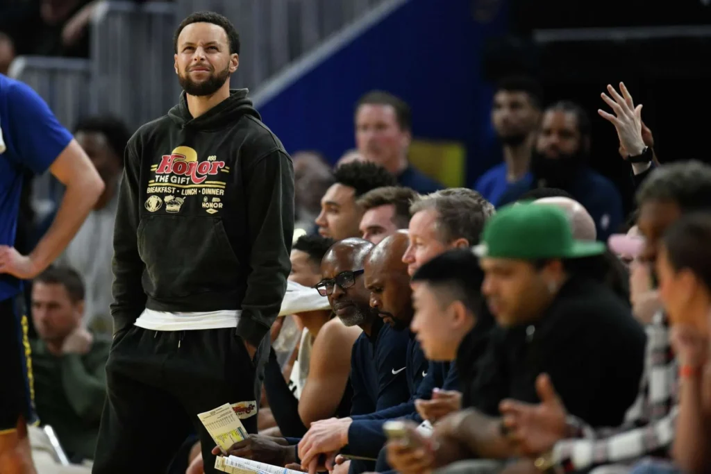 Rookie VJ Edgecombe Leads 76ers to Blowout Over Sidelined Curry and Warriors