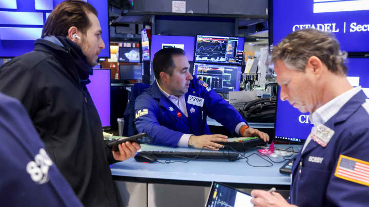 S&P 500 Rises as Wall Street Extends Rebound Despite Oil Volatility