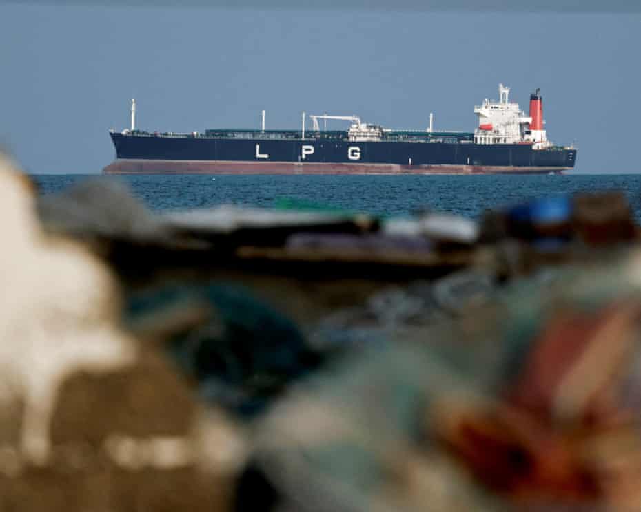 Trump Demands China and Allies Deploy Warships to Hormuz