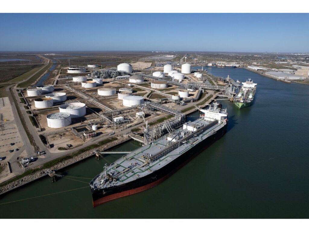 Brent Oil Surpasses $100 as Iran Vows Permanent Hormuz Blockade 2 Brent Oil Surpasses $100 as Iran Vows Permanent Hormuz Blockade