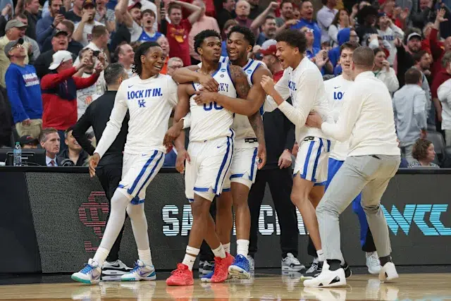 Otega Oweh’s Half-Court Buzzer-Beater Saves Kentucky vs Santa Clara