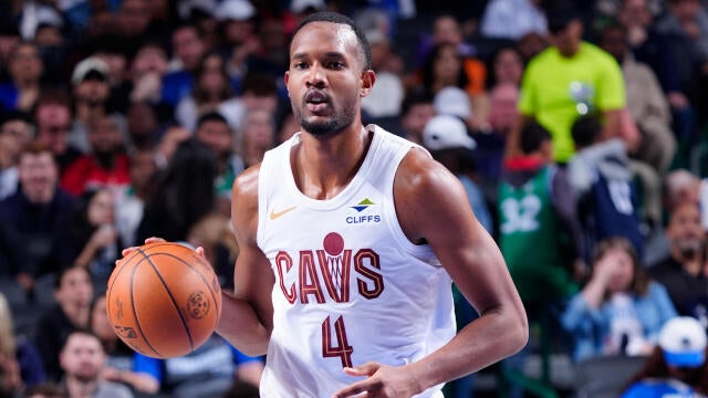 Mobley Dominates as Cavs Crush Mavericks in 138-105 Rout