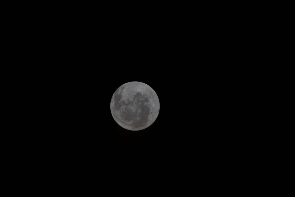 Artemis II Crew Captures New Image of Lunar Far Side 4 Artemis II Crew Captures New Image of Lunar Far Side