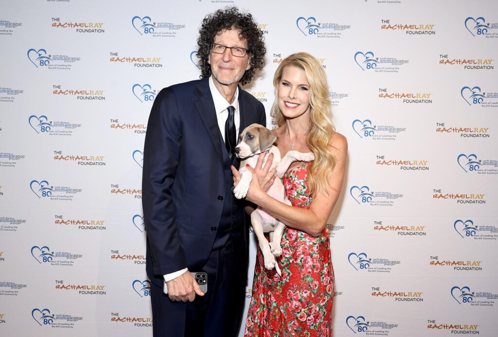 Ex-Assistant Sues Howard Stern for Hostile Work Environment 4 Ex-Assistant Sues Howard Stern for Hostile Work Environment