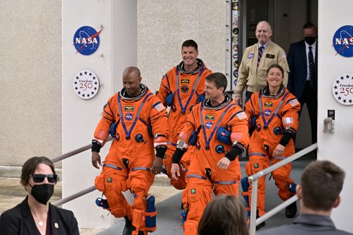Artemis II Crew Returns to Earth After Historic Lunar Mission 2 Artemis II Crew Returns to Earth After Historic Lunar Mission