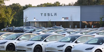 Musk Offers Amends for Tesla FSD Deficit