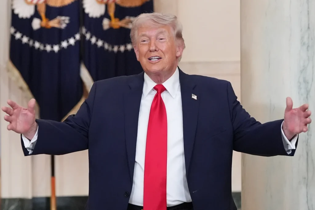 Trump’s Vague Iran Exit Timeline Spooks Markets, Sparks Political Firestorm