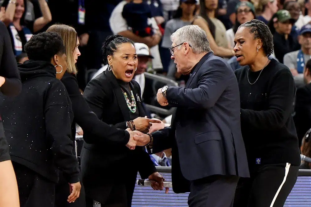 Auriemma and Staley Clash as South Carolina Ends UConn’s Streak