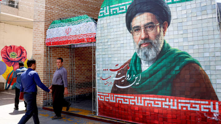 U.S. and Iran Deadlocked as Tehran Delays Peace Deal Response