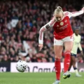Stina Blackstenius Stoppage-Time Winner Lifts Arsenal to Second in WSL