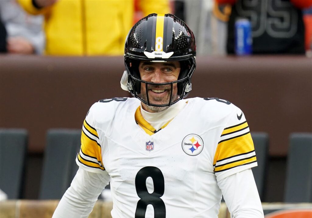Aaron Rodgers Re-Signs With Steelers 8 Aaron Rodgers Re-Signs With Steelers