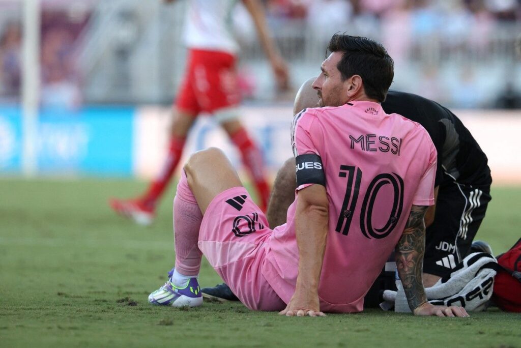 Messi Injury Scare: Argentina Captain Exits Final MLS Match 10 Messi Injury Scare: Argentina Captain Exits Final MLS Match