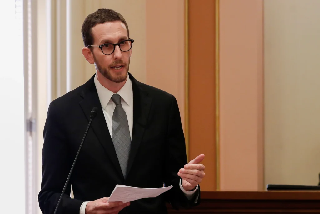 Wiener Advances in Race for Pelosi’s Seat