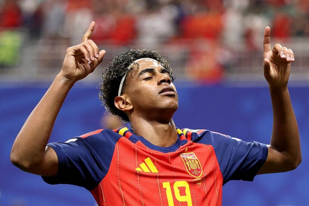 Spain Dominates Saudi Arabia in 4-0 World Cup Victory 2 1000037152