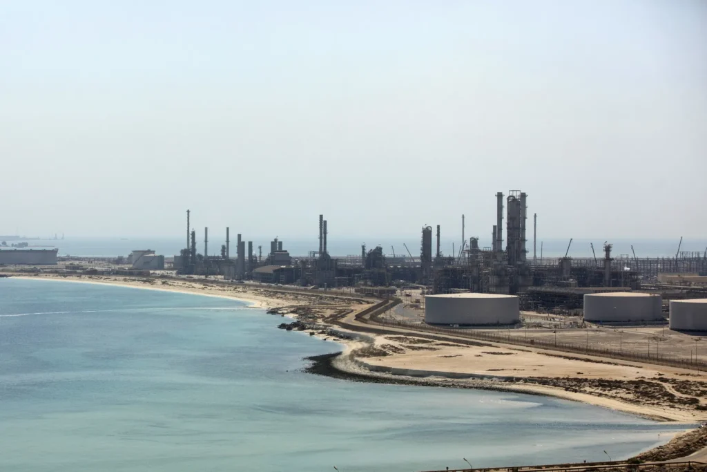 Saudi Oil Exports Surge as Supertankers Clear Strait of Hormuz